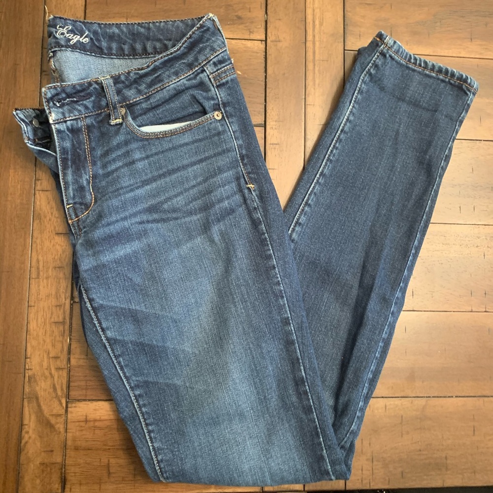 Medium wash American eagle skinny jeans